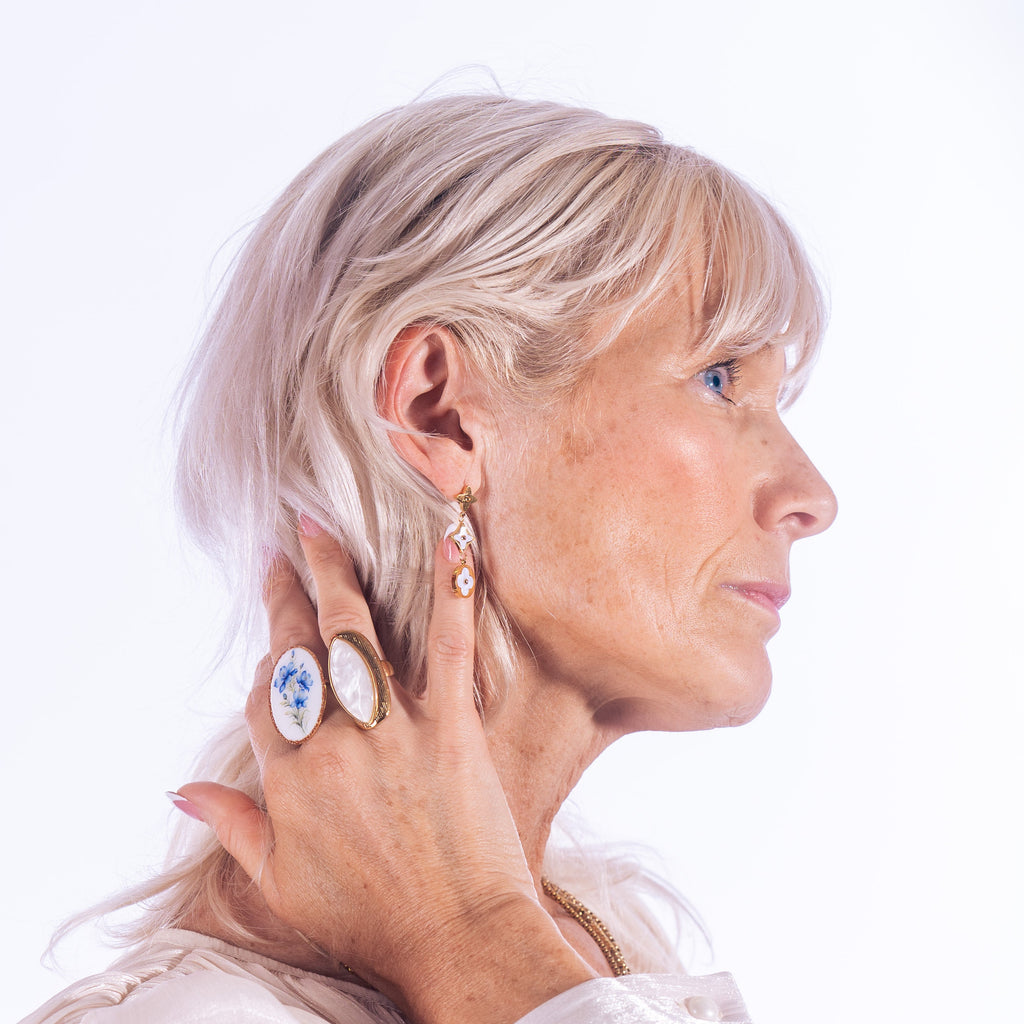 Boucles d’Oreilles Pendantes Trèfle Blanc Doré