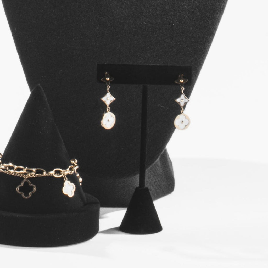 Boucles d’Oreilles Pendantes Trèfle Blanc Doré
