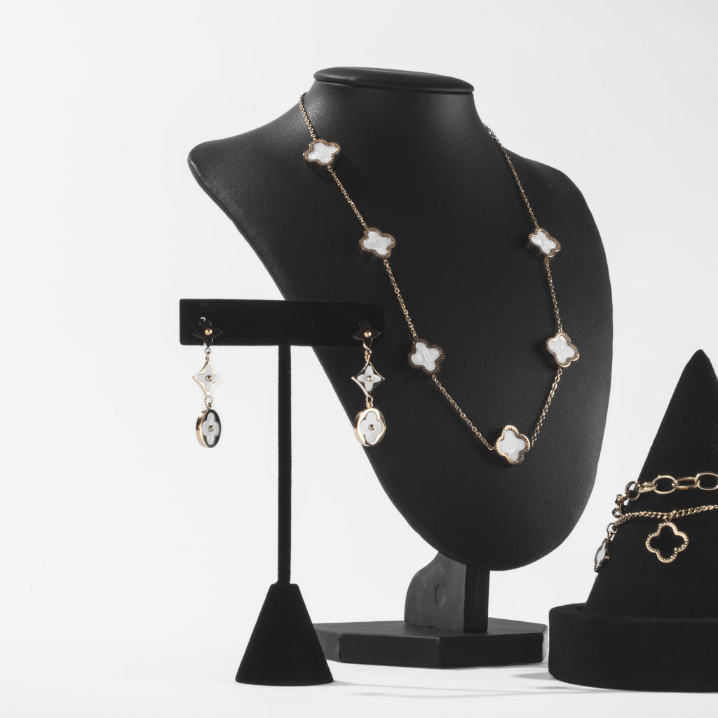 Boucles d’Oreilles Pendantes Trèfle Blanc Doré