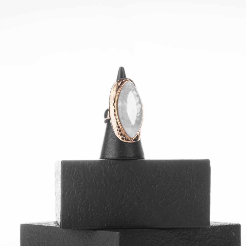Bague Ovale Nacrée Dorée