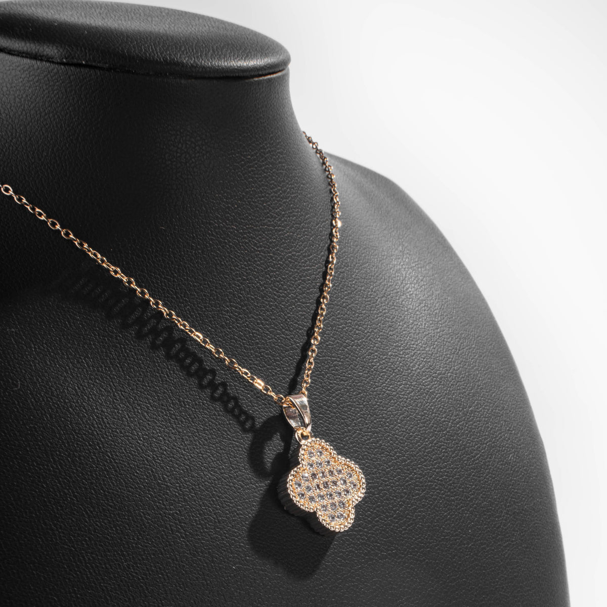 Collier Trèfle Réversible Rouge et Pavé Doré