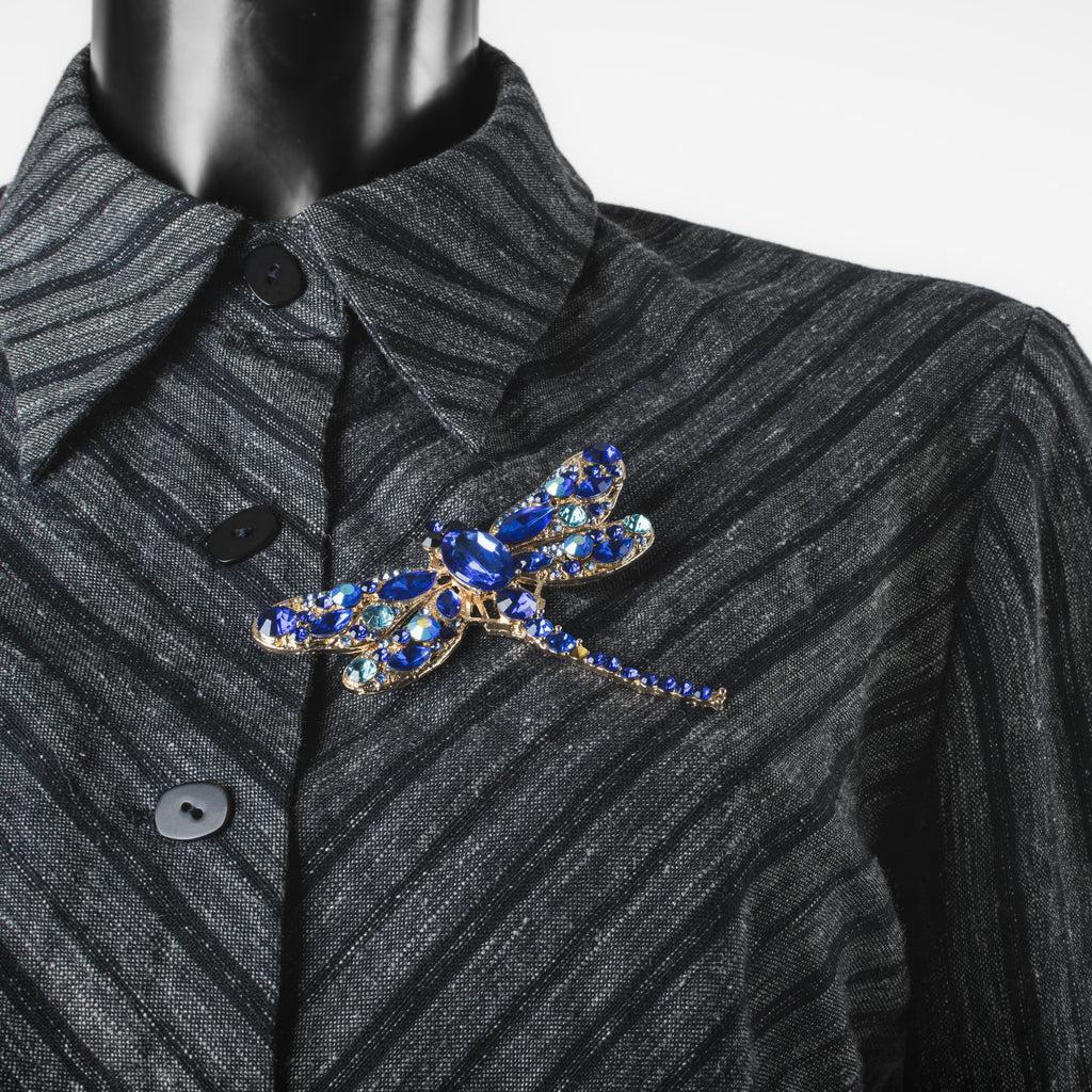 Broche libellule bleue ornée de strass