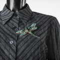 Broche libellule verte ornée de strass