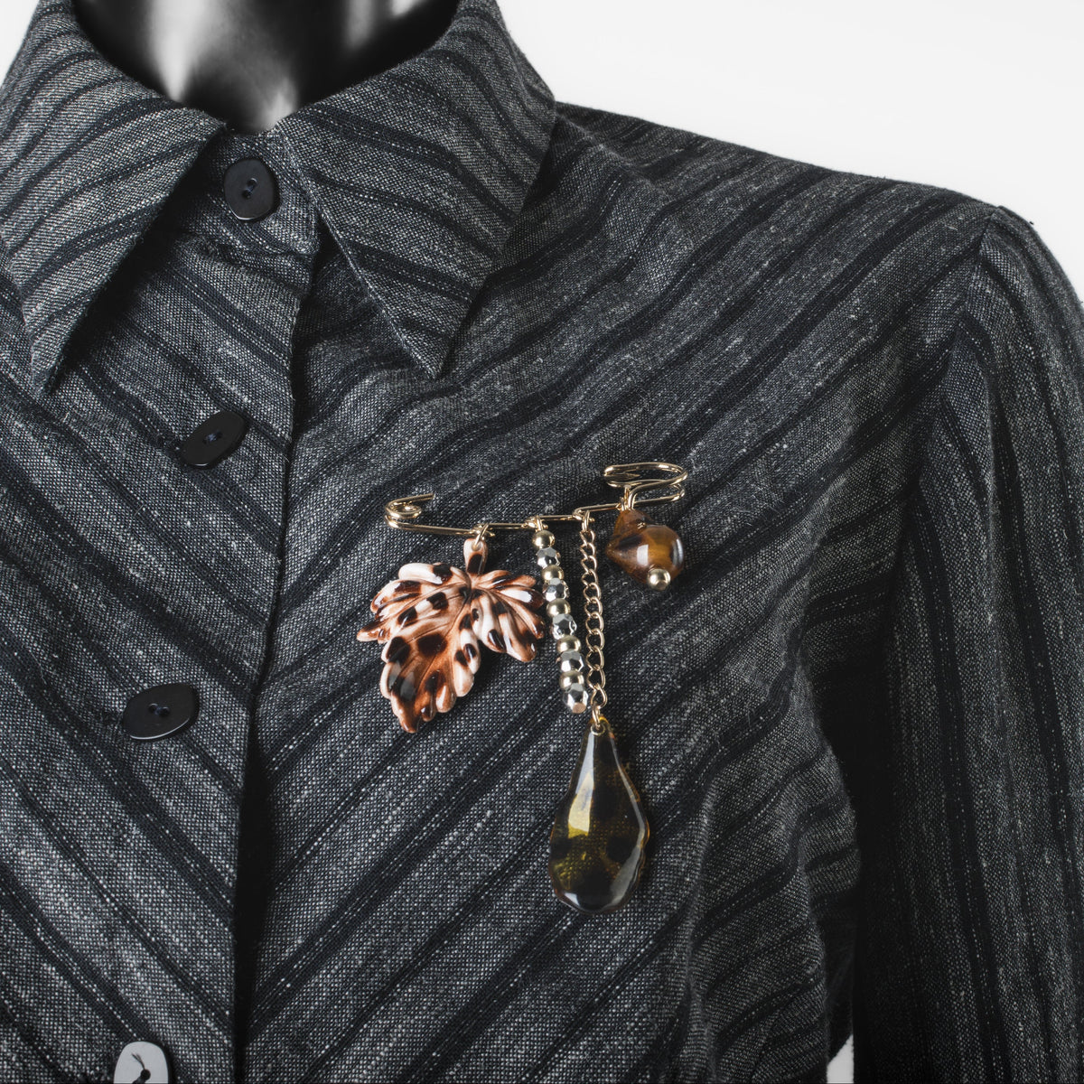 Broche épingle feuillage & perles