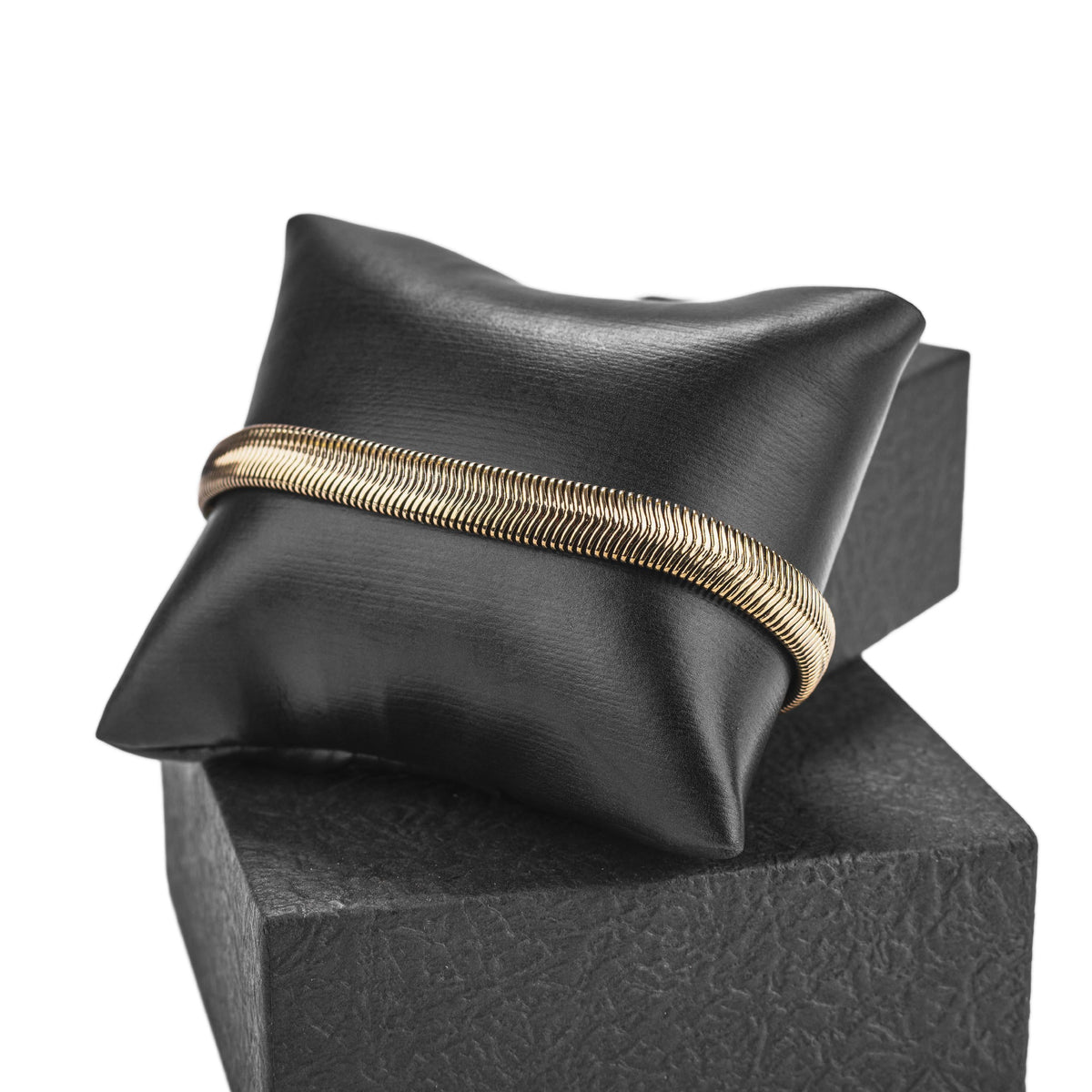 Bracelet jonc doré maille texturée