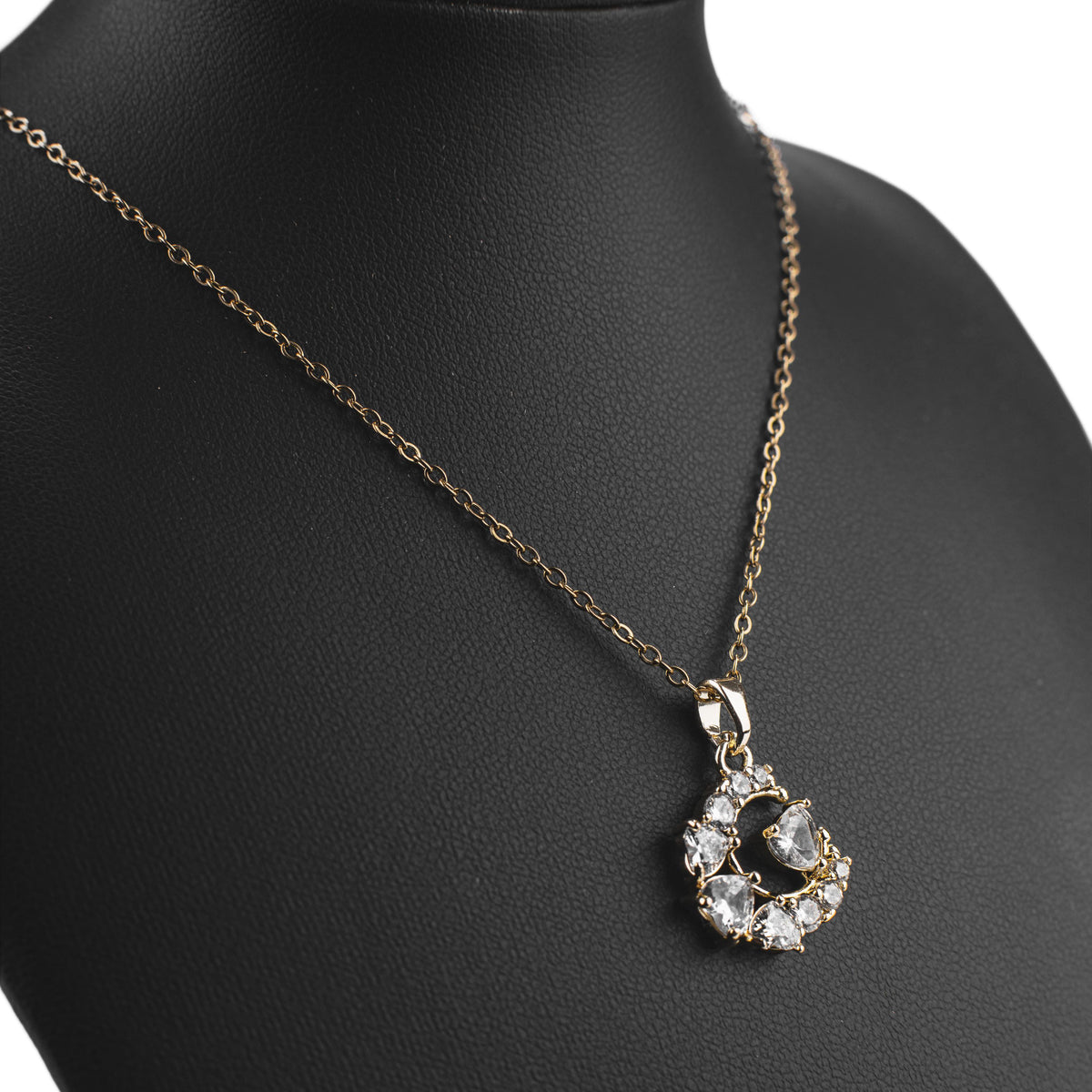 Collier doré pendentif lune strassée