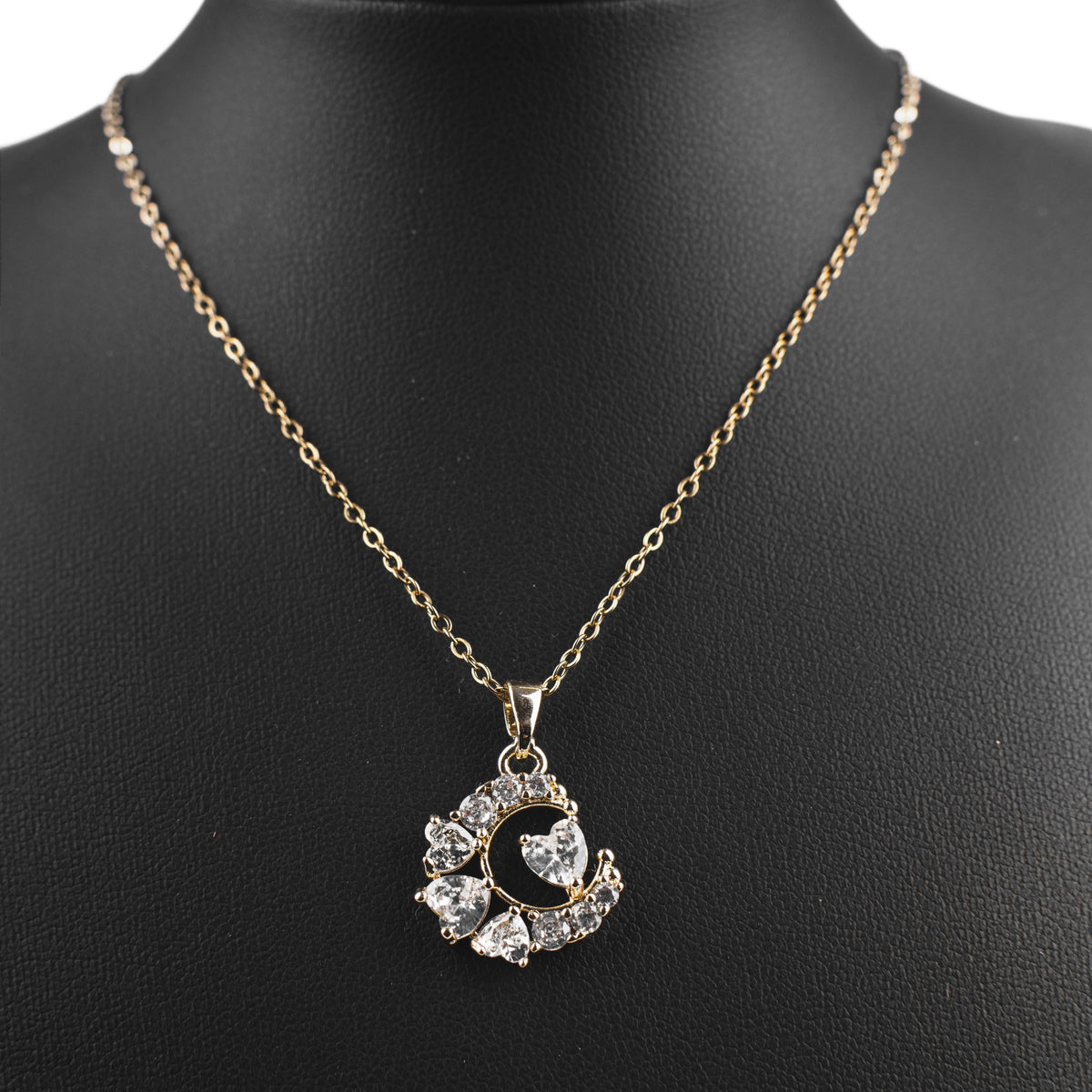 Collier doré pendentif lune strassée