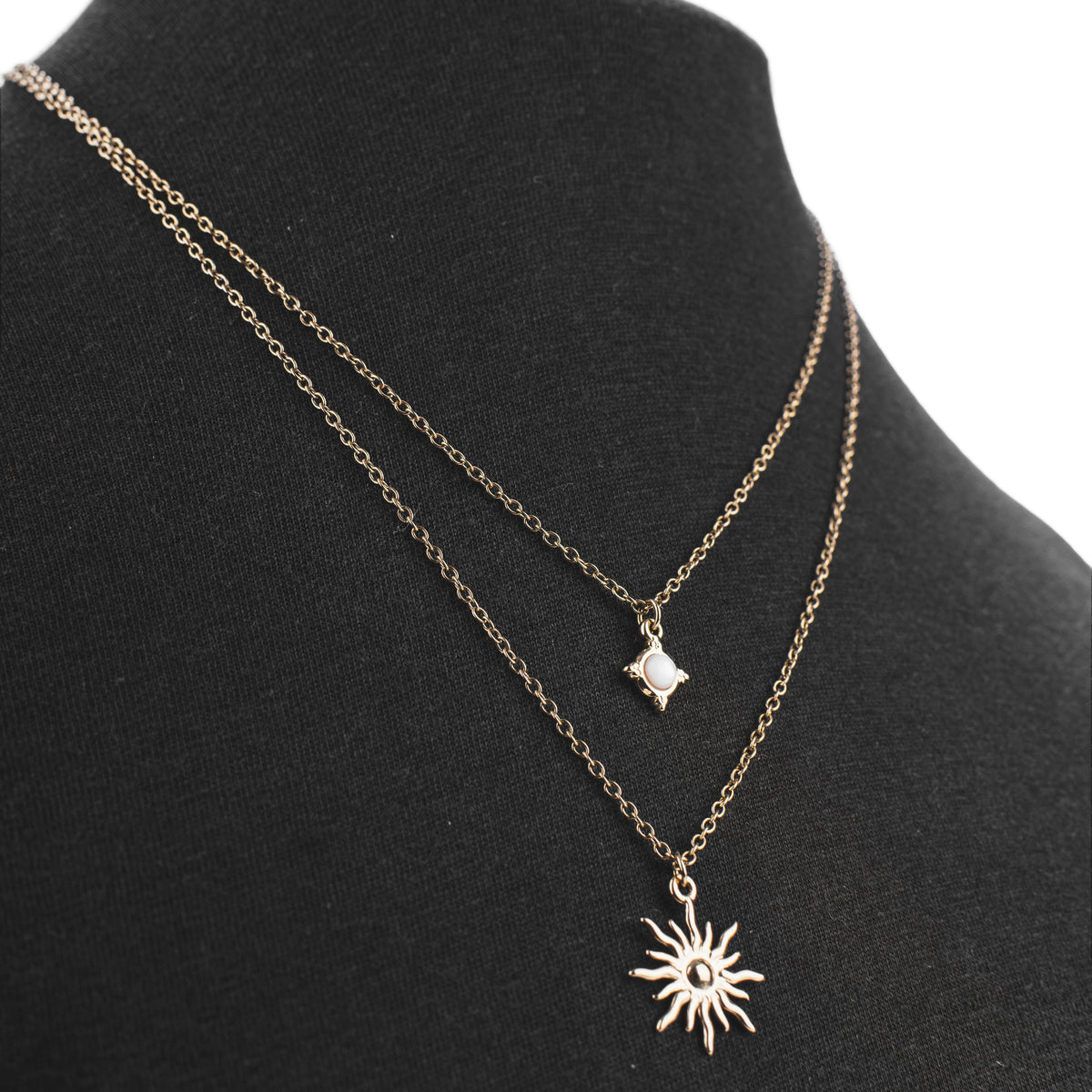 Collier double rang doré soleil et nacre