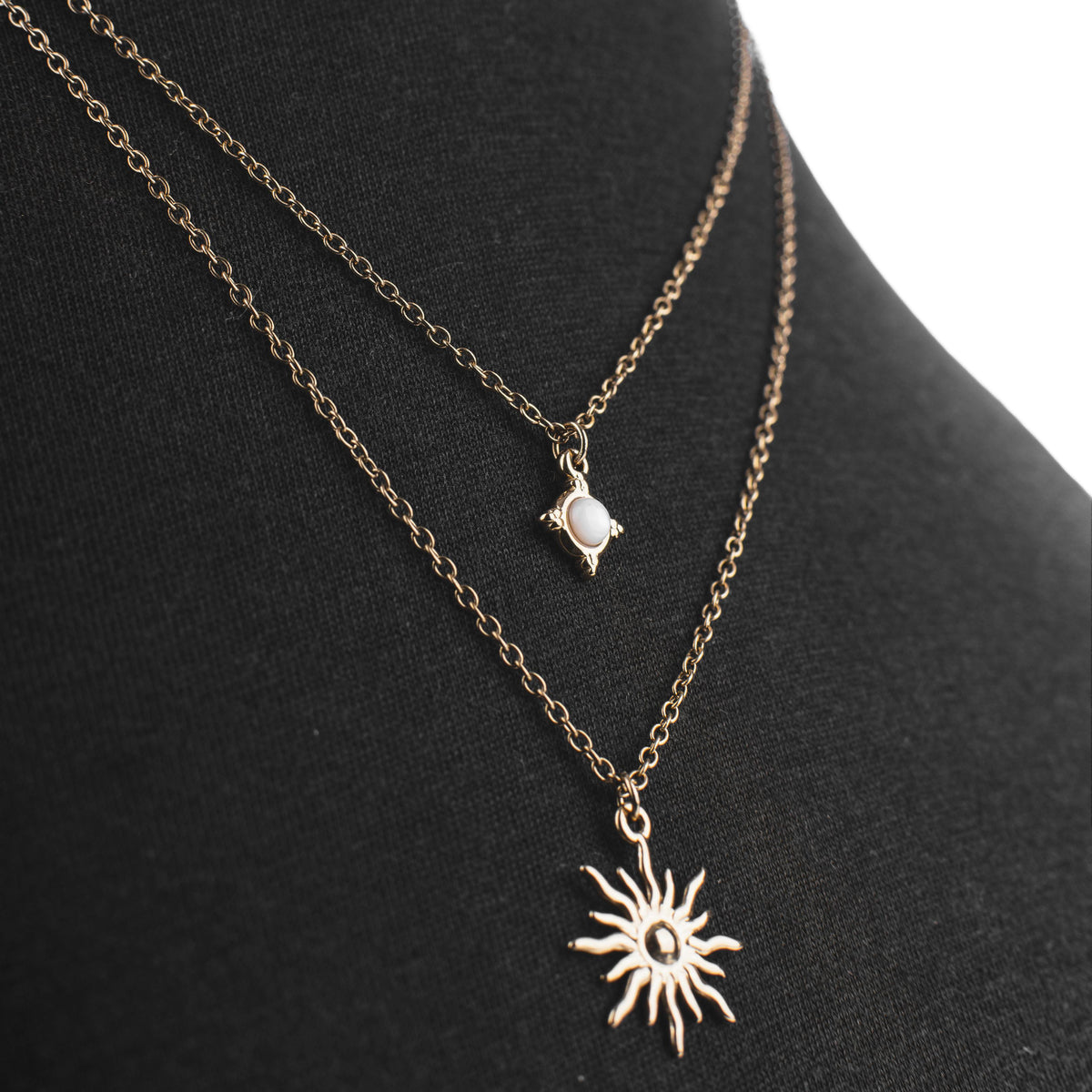 Collier double rang doré soleil et nacre
