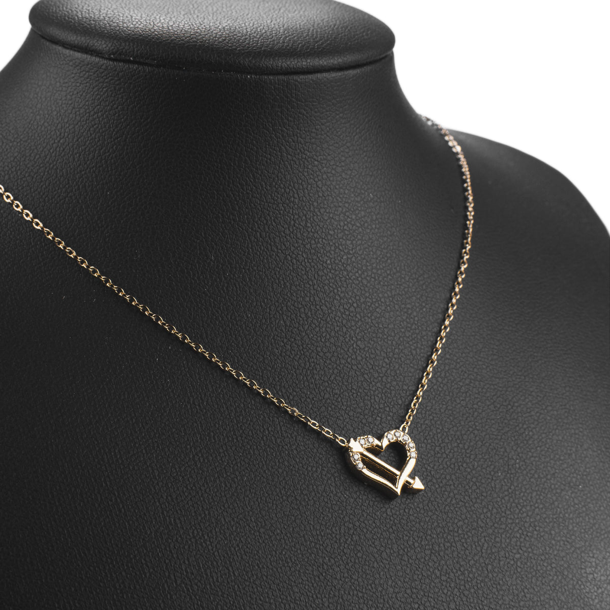 Collier doré cœur flèche