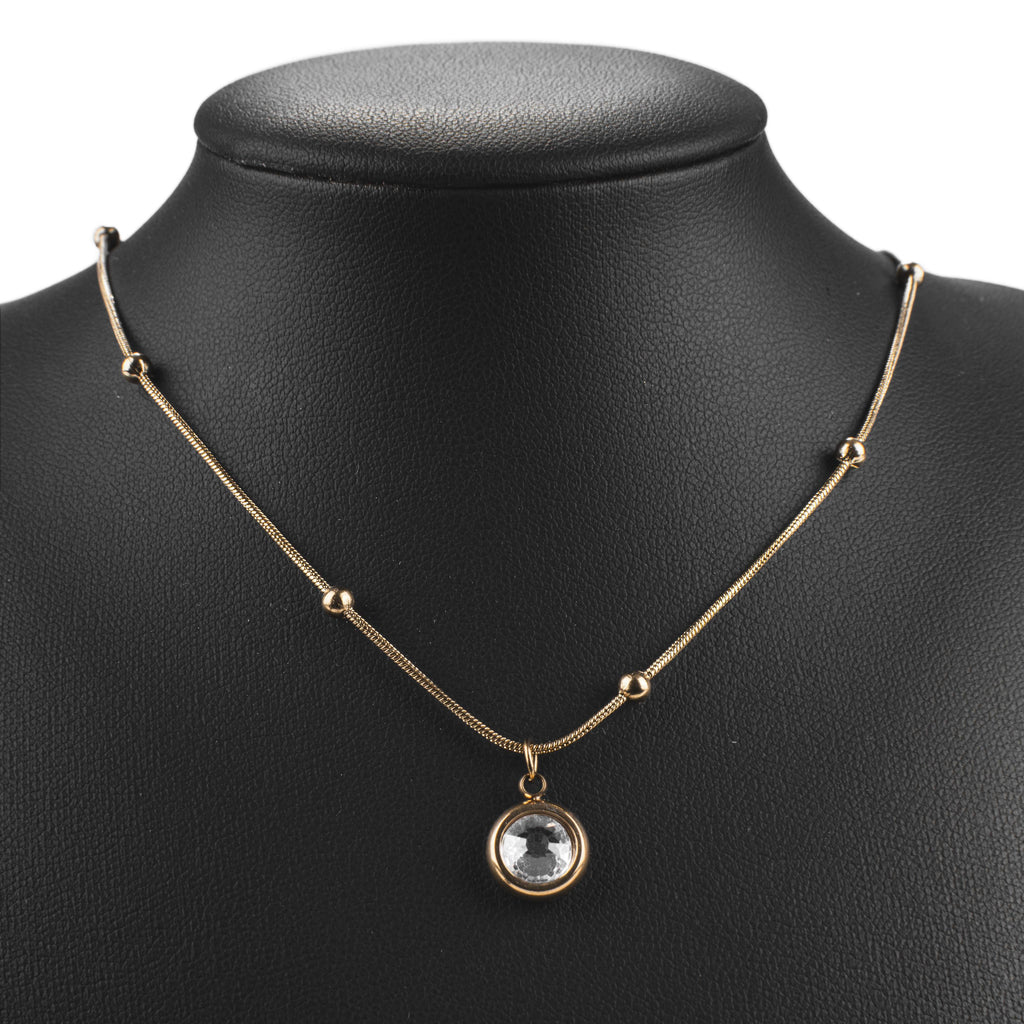 Collier doré perlé avec pendentif