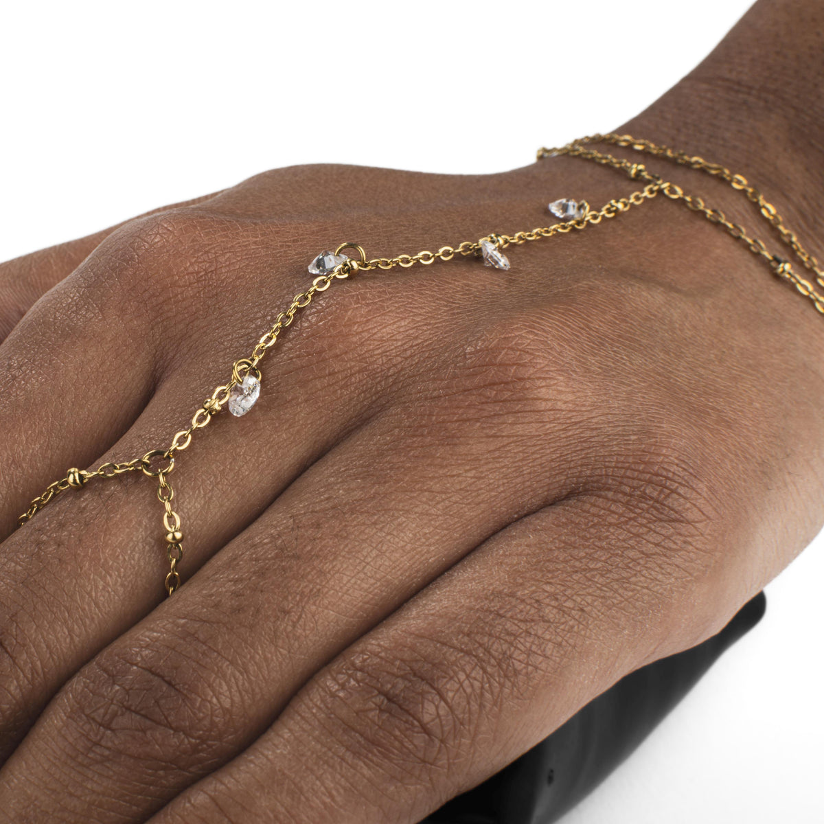 Collier de main doré avec pierres effet diamant