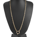 Collier doré à maillons avec fermoir rond devant