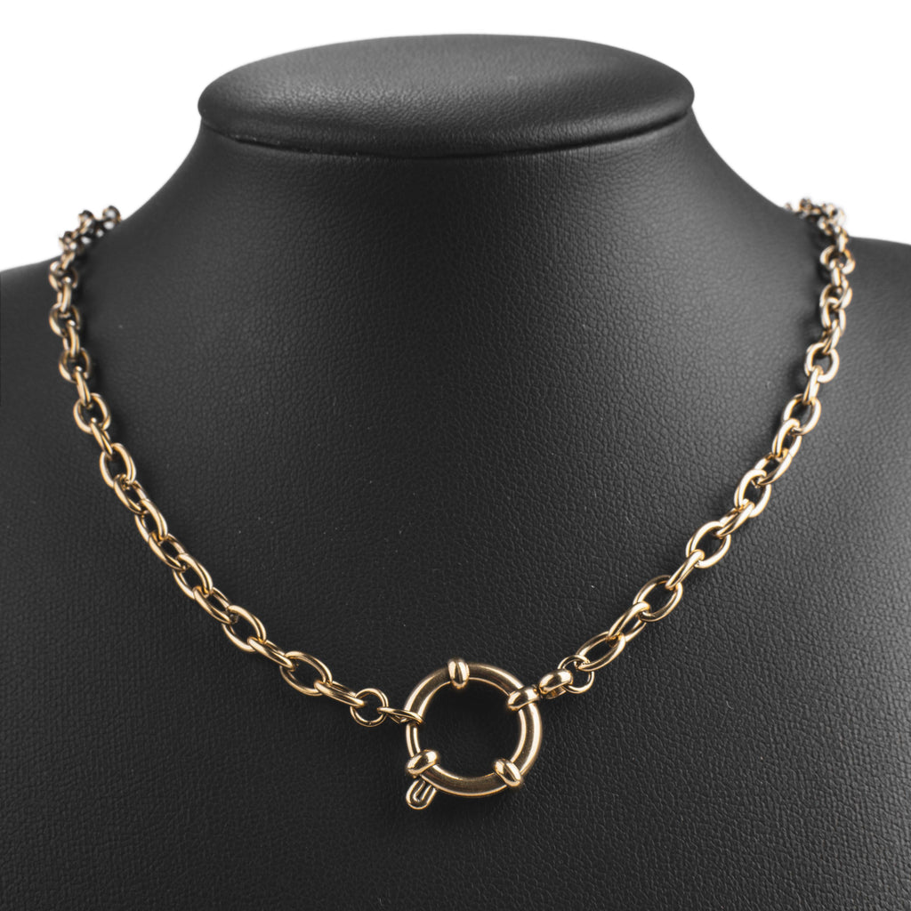 Collier doré à maillons avec fermoir rond devant